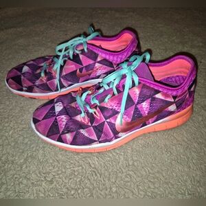 Nike Women's Pink and Purple Athletic Shoes